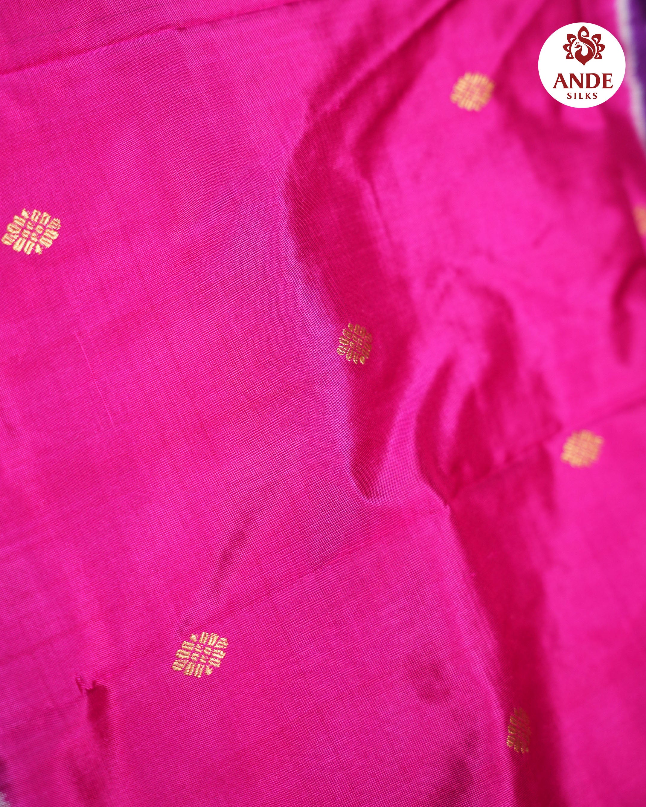 Pink Ikkat Kanchi Border Pattu Saree with Traditional Zari Border