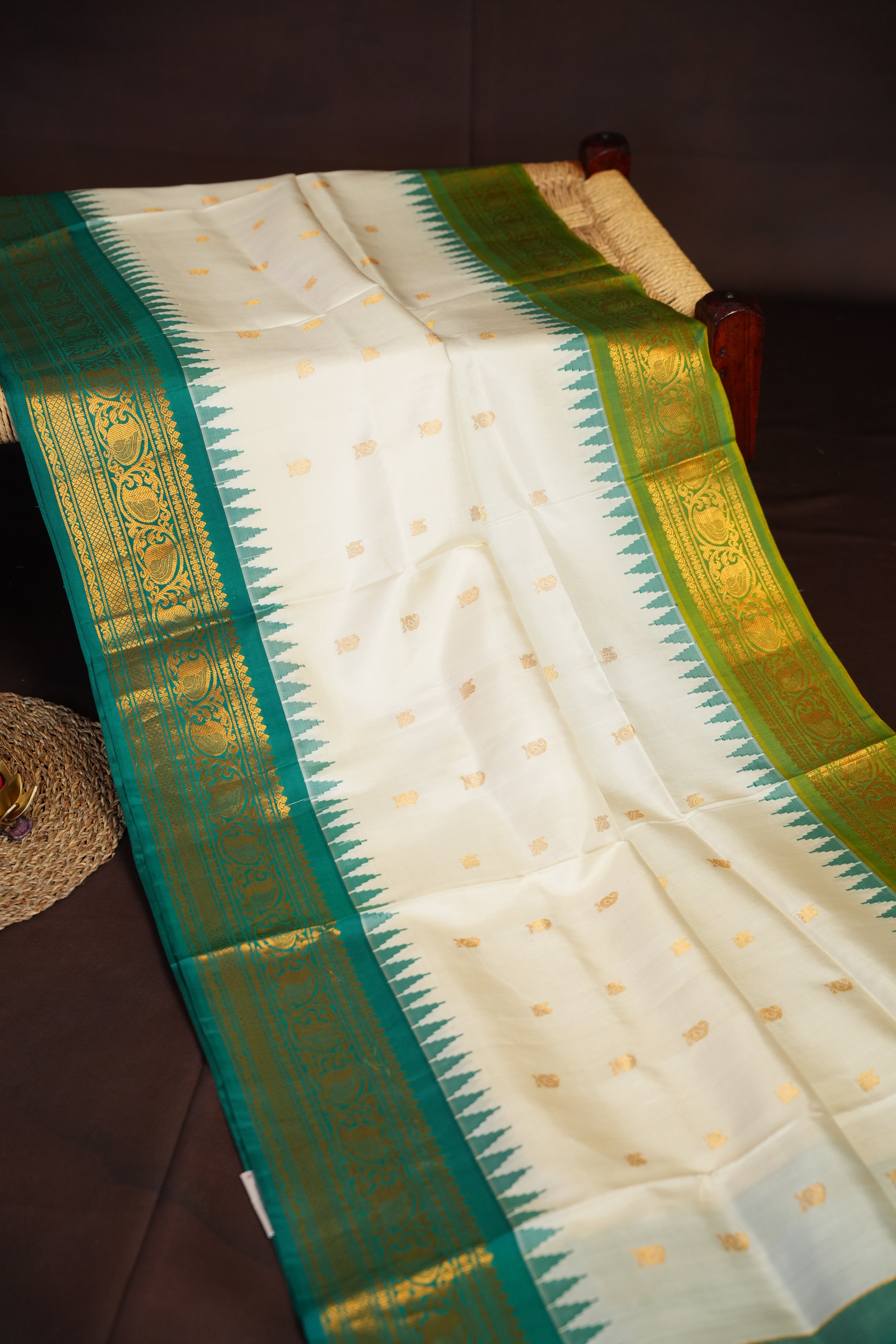 Cream Gadwal Vintage Collection Saree with Green Border | Ande Silks
