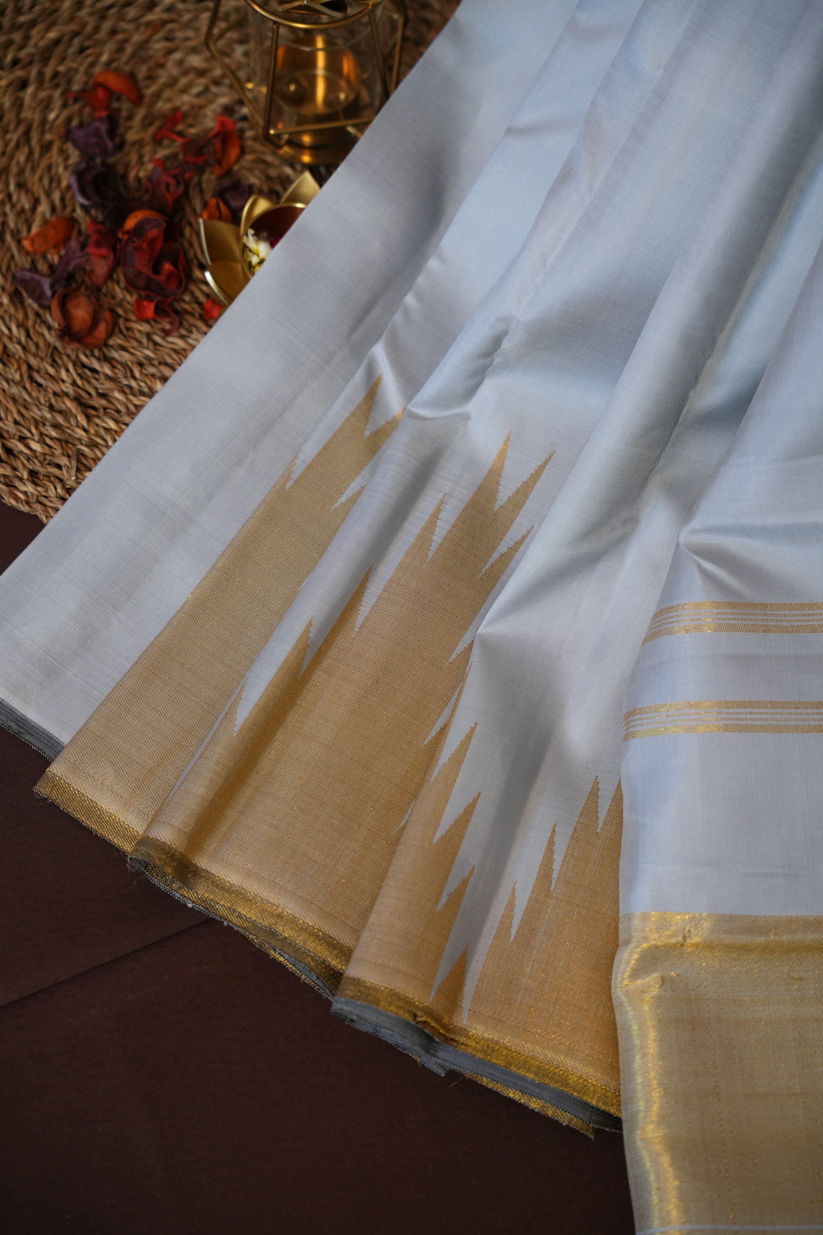 Kanchi Pattu Temple Border Saree Fusion White Gold | Ande Silks