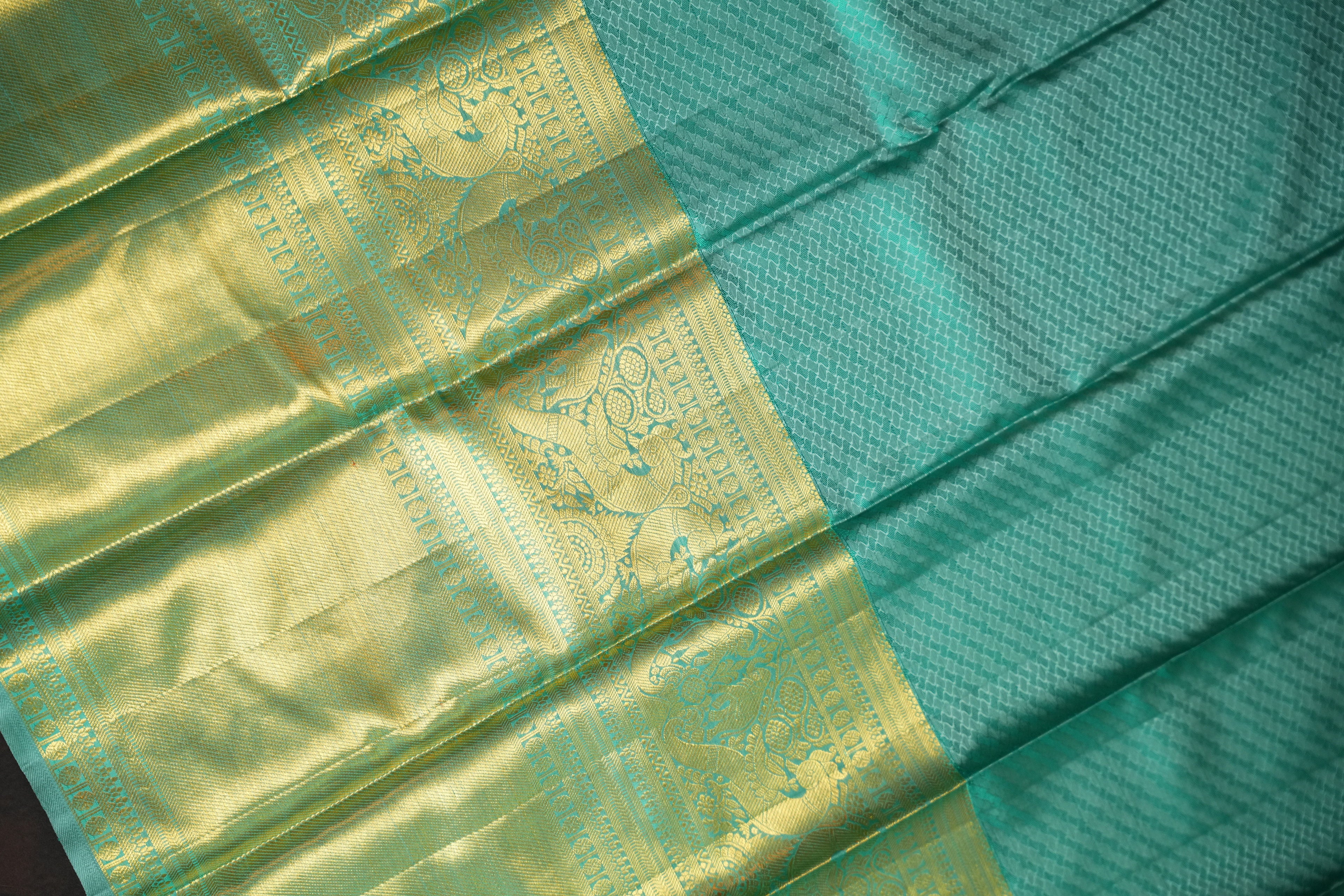 Bridal Maharani Border Saree with Rich Zari Weave