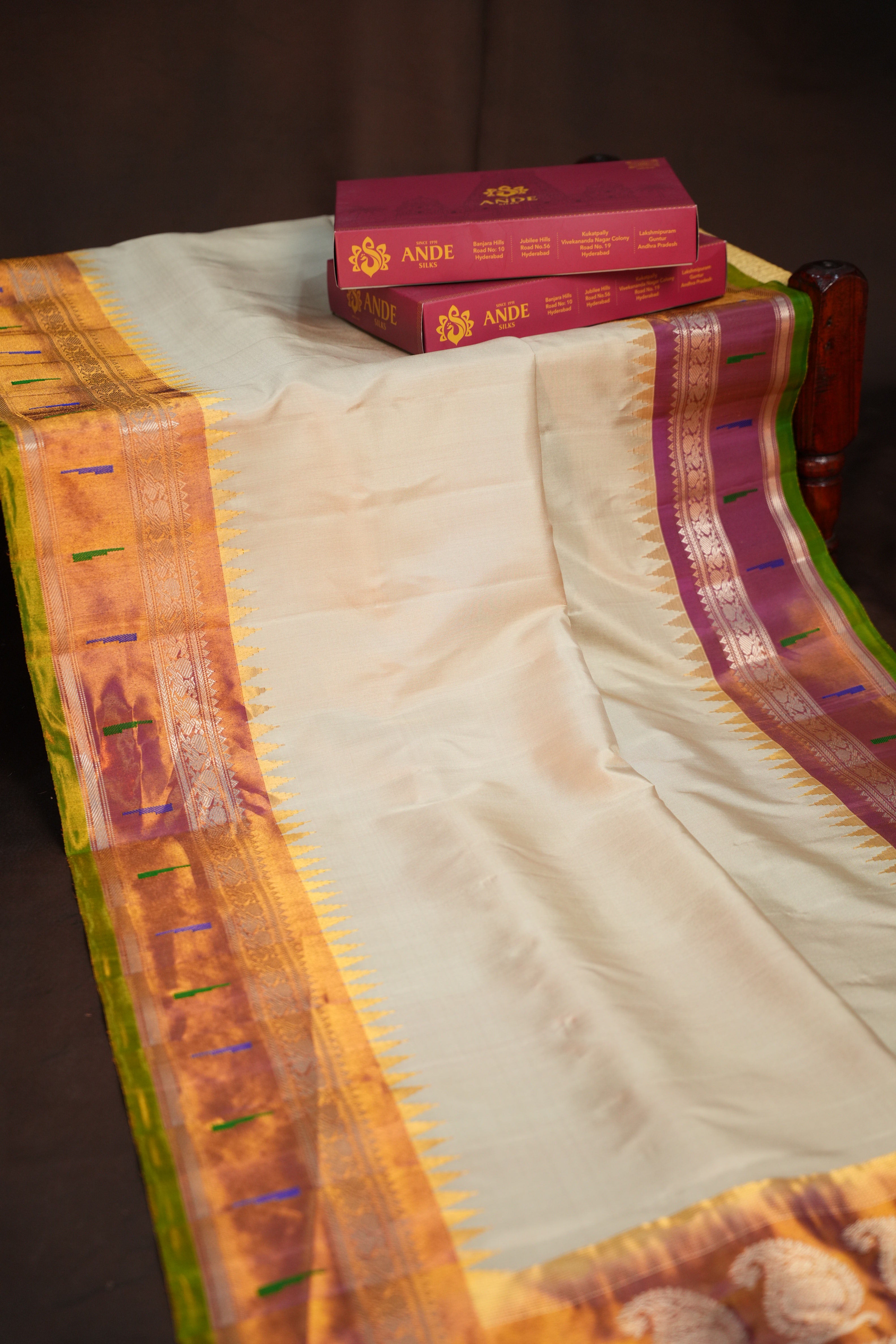 Gadwal Muniya Border Saree