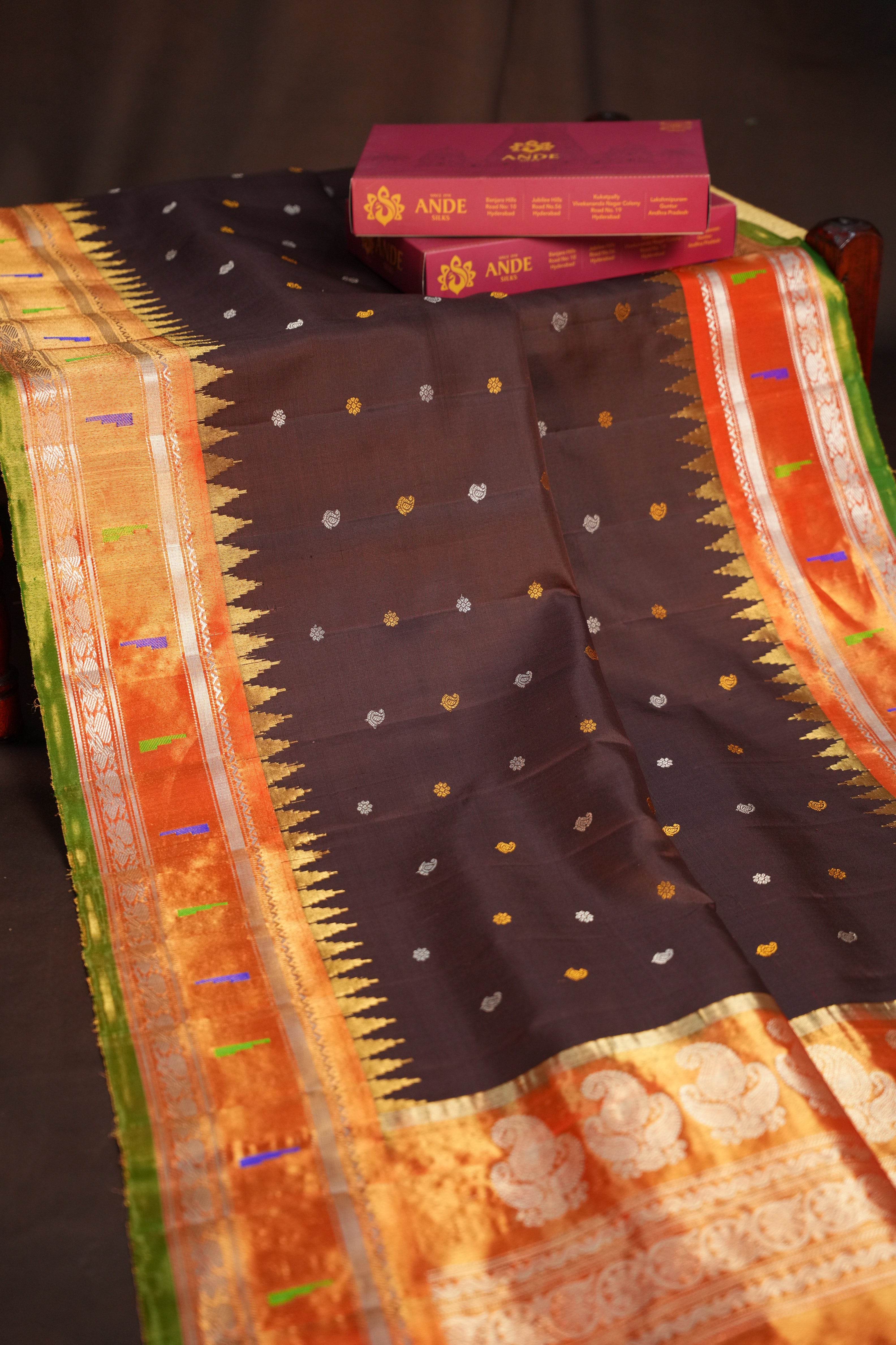Gadwal Muniya Border Saree