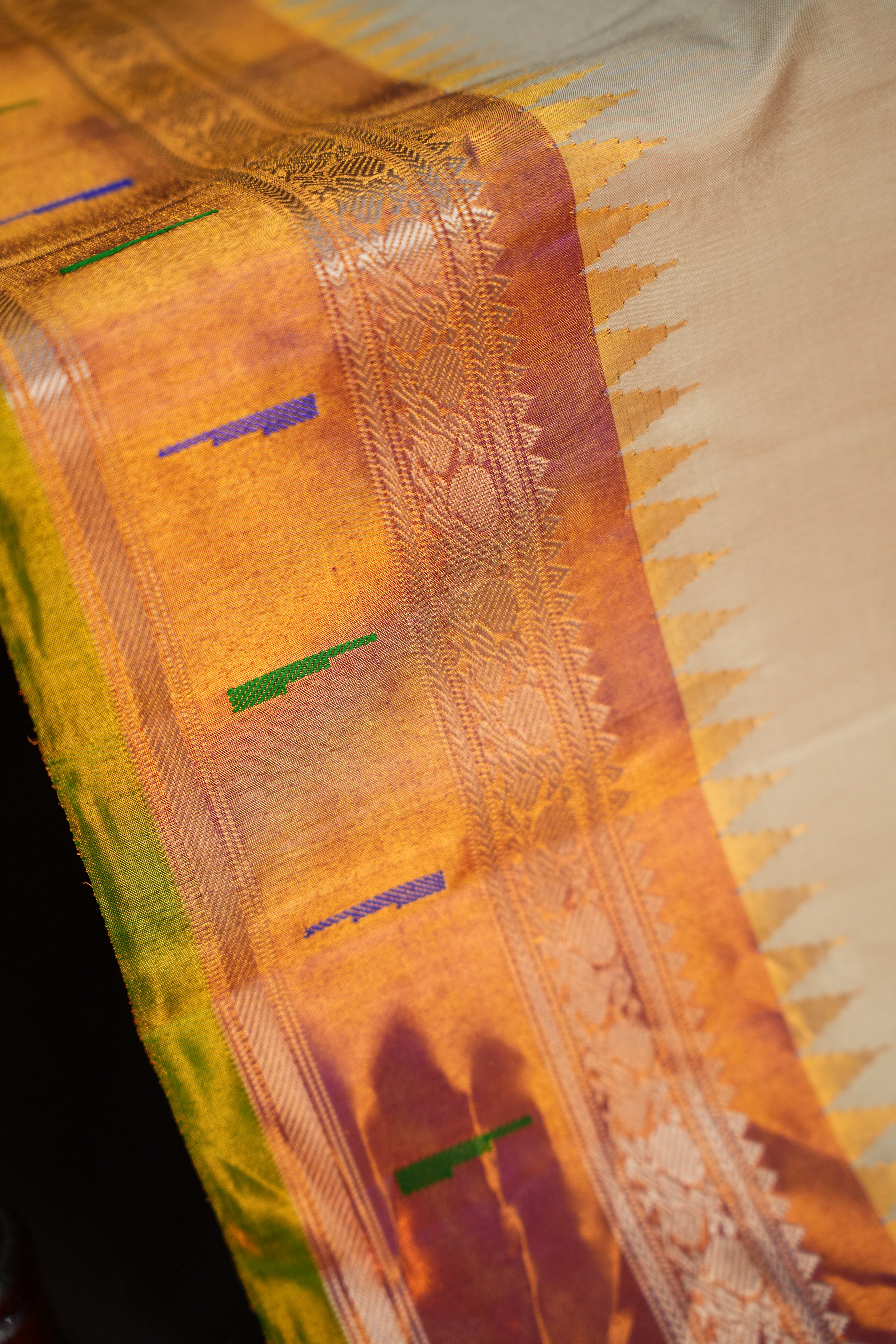 Gadwal Muniya Border Saree