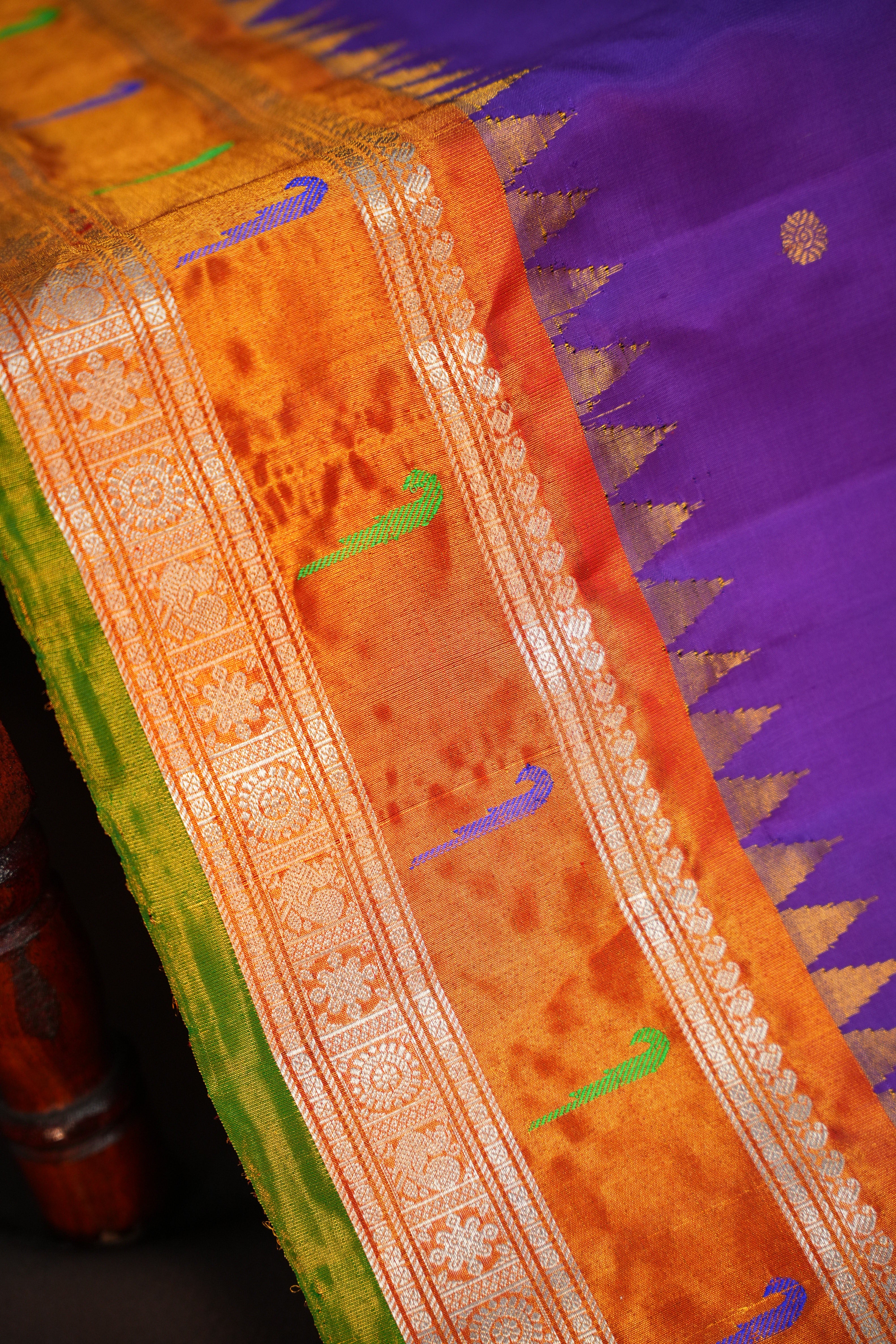 Gadwal Muniya Border Saree